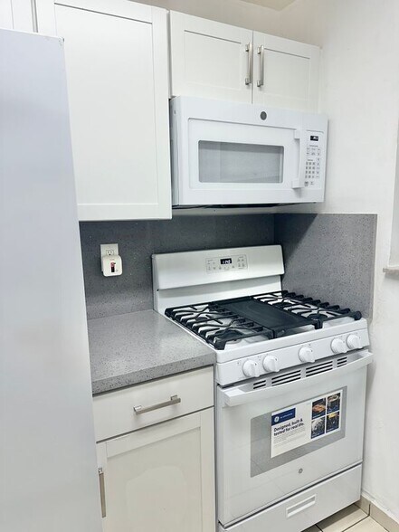 Building Photo - 4655 Palm Ave