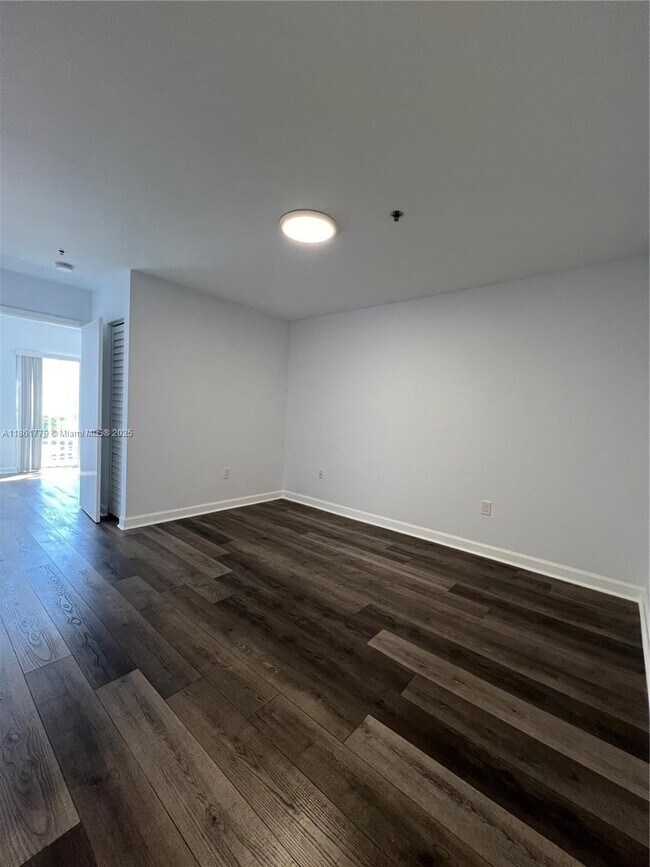 Building Photo - 717 SW 11th Ave