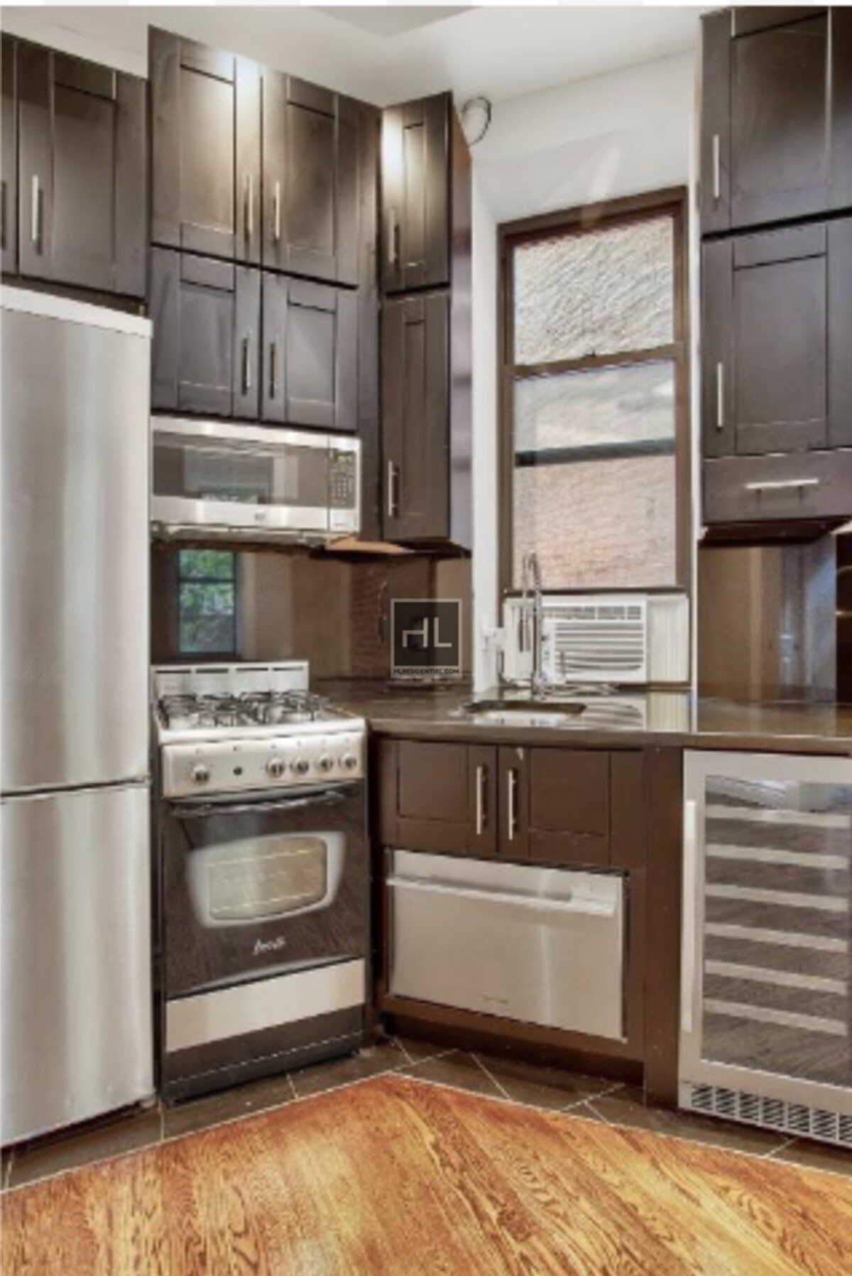 Building Photo - MOTT ST.