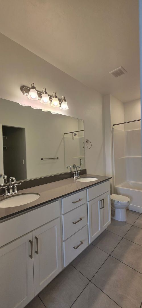 Building Photo - Rockwell Townhome in American Fork - For Rent - 3 Bedroom 2.5 Bath - Pool & Clubhouse