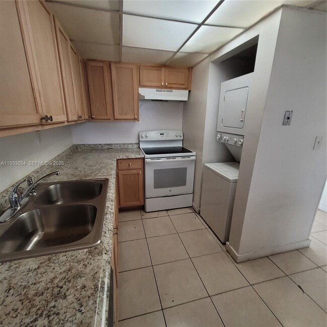 Building Photo - 10090 NW 80th Ct