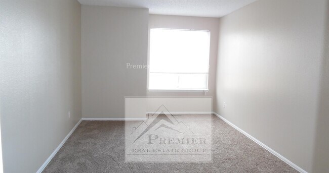 Building Photo - 5831 Instone Cir