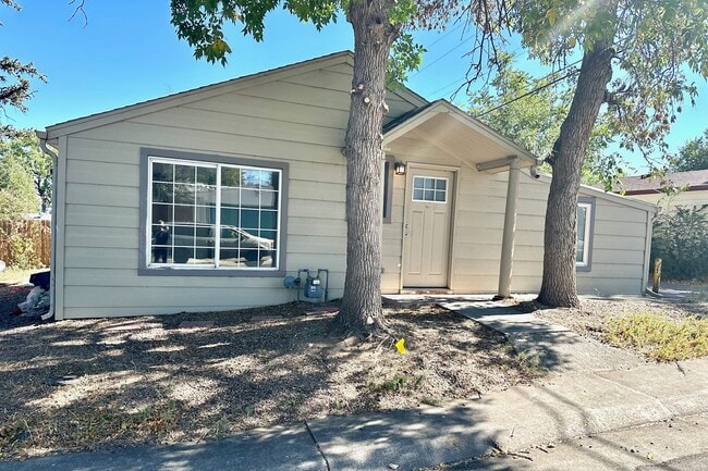 Primary Photo - 1496 W Alaska Pl