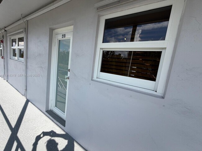 Building Photo - 630 Layne Blvd