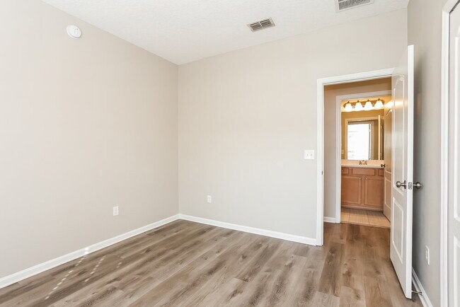 Building Photo - 2655 Oak Haven Dr