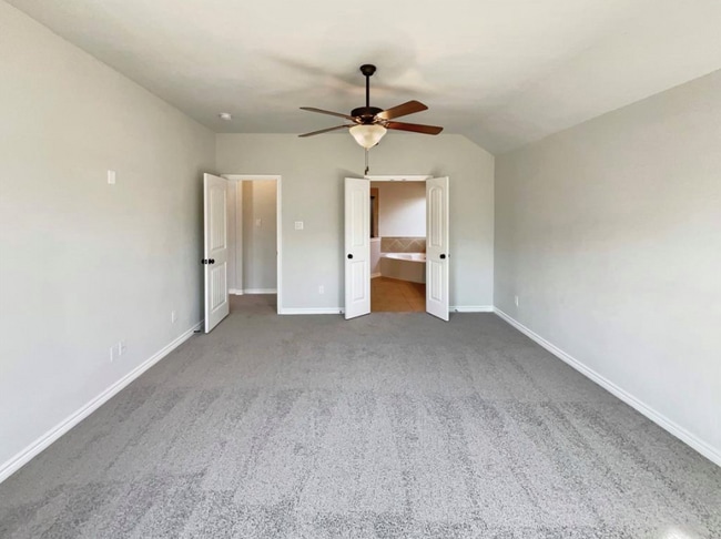 Building Photo - 1305 Freesia Dr