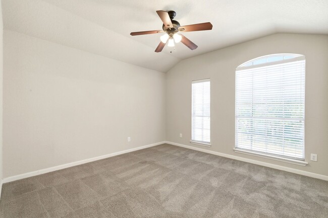 Building Photo - ***APPLICATION CURRENTLY UNDER REVIEW***Spacious Cul-de-sac home located close to Seaworld, Lackl...