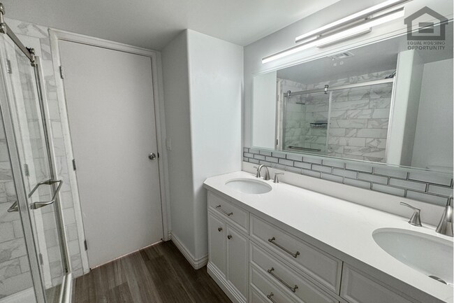 Building Photo - 2Bed/1.5Bath Condo at Cactus Rd/19th Ave! Ready for Immediate Move-In! – POOL VIEW!