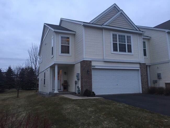 Building Photo - 10530 Pond Curve