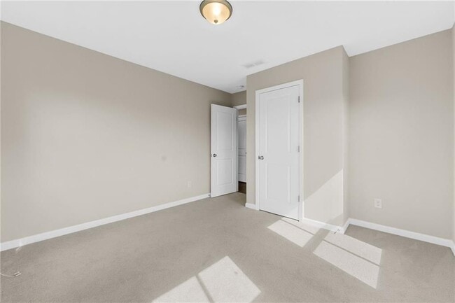 Building Photo - 331 Northaven Ave