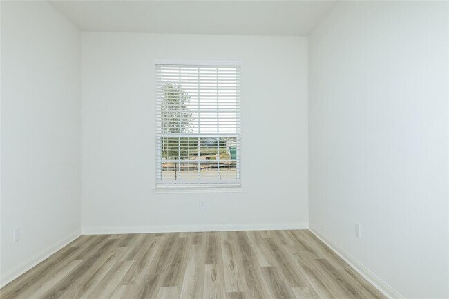 Building Photo - 26857 Steinbeck Dr