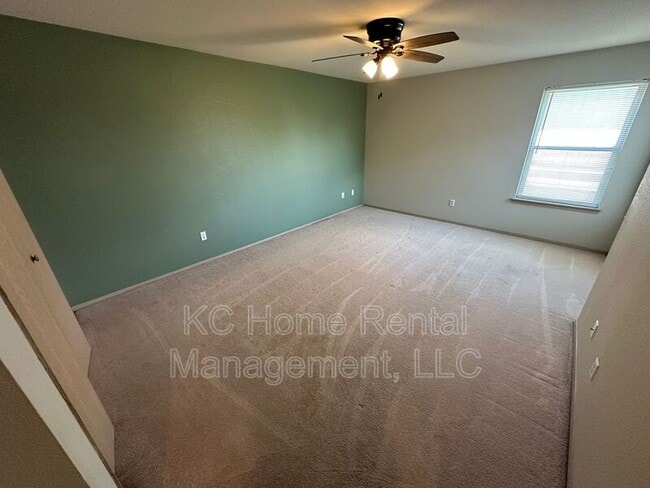 Building Photo - 2128 Highridge Dr