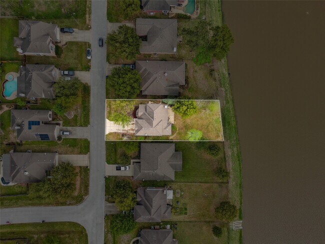 Building Photo - 9219 E Lakeside Dr