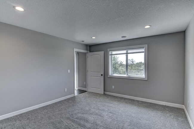 Building Photo - 1662 Charleston Dr
