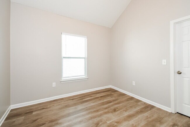 Building Photo - 3004 Summer Breeze Dr