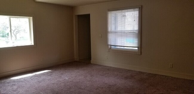 Building Photo - 218 Whedbee St