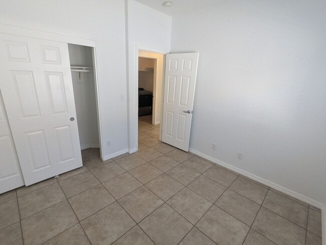 Building Photo - 1016 Royal Plum Ln