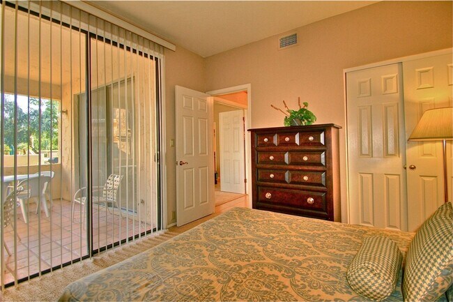 Building Photo - Two bedroom condo