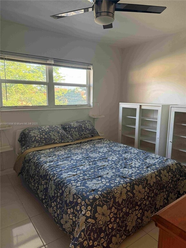 Building Photo - 5141 W Oakland Park Blvd