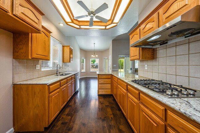 Building Photo - 5857 W Millbrae Ave