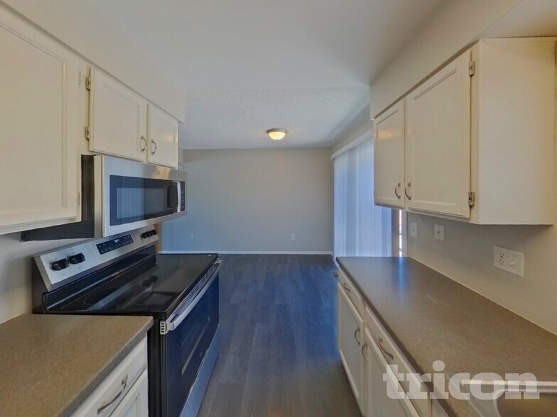 Building Photo - 4868 Irving Dr
