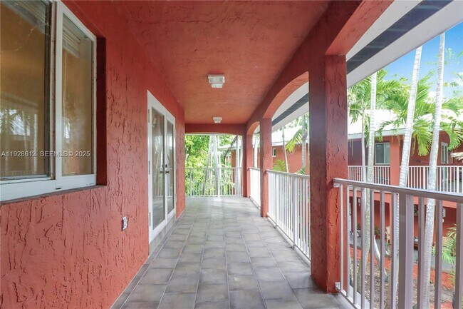 Building Photo - 15735 SW 92nd Ave