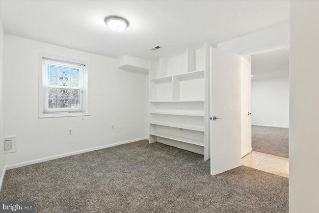 Building Photo - 7201 Fairfield Ct