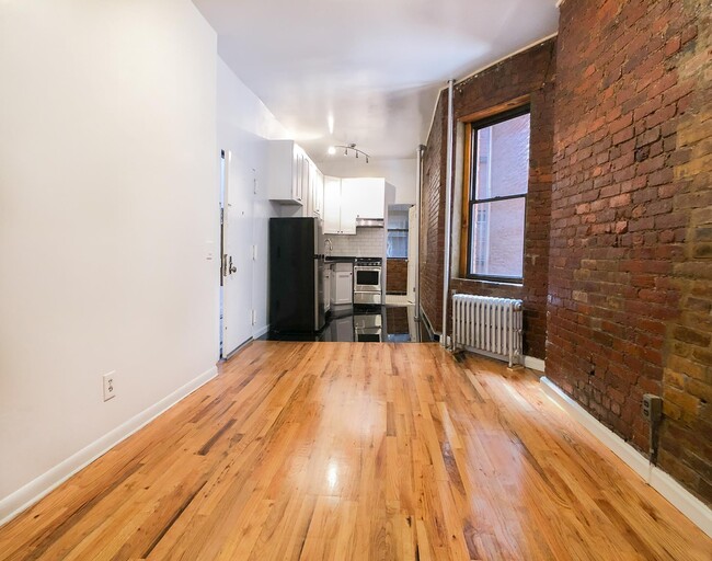 Building Photo - 40 Clinton St