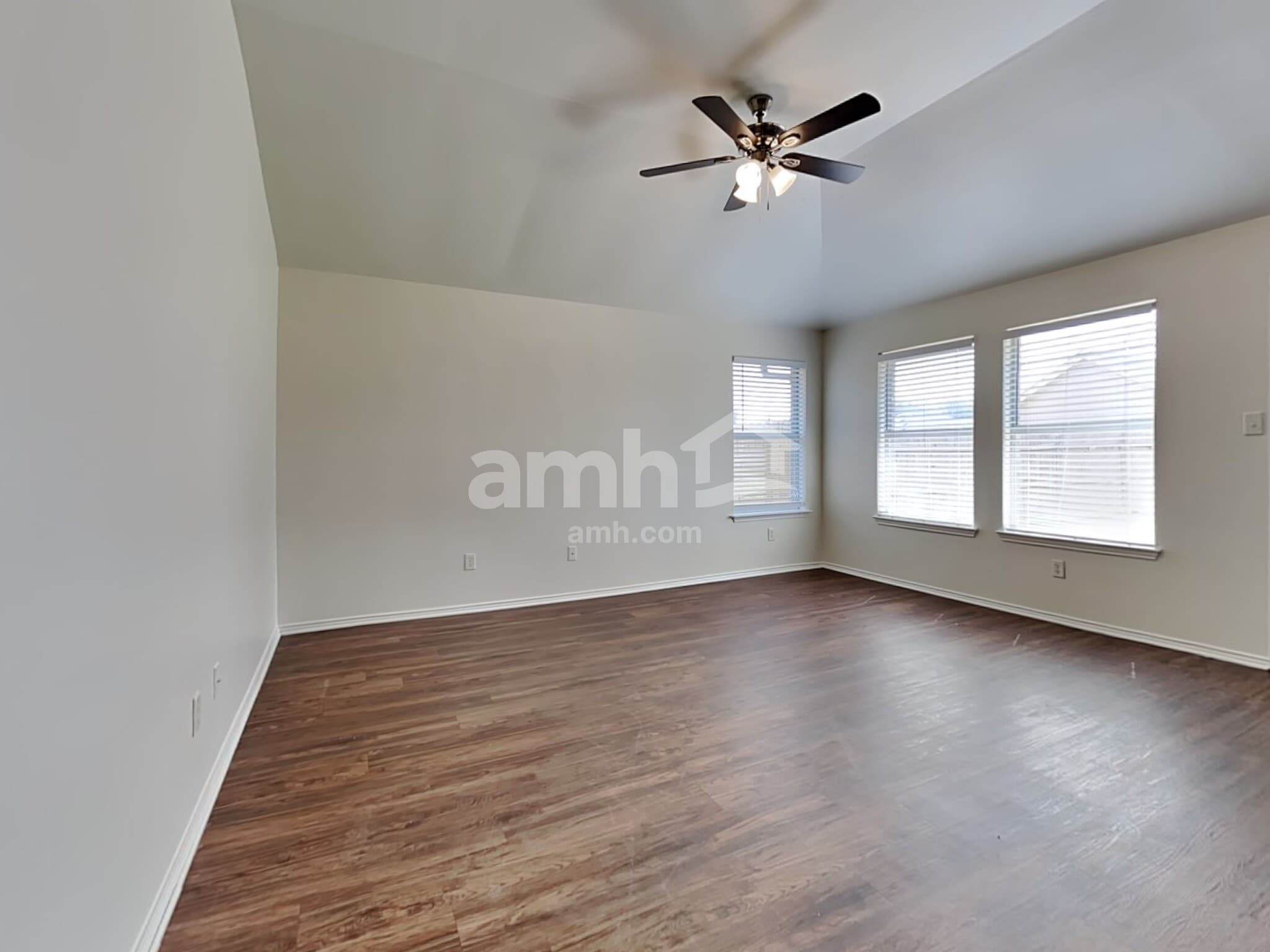 Building Photo - 1607 Tampa Bay Dr