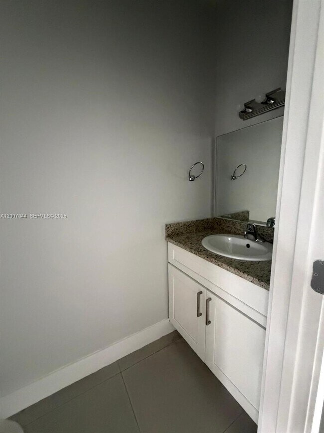 Building Photo - 381 E 50th St