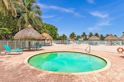 Building Photo - 4104 Pine Ridge Ln