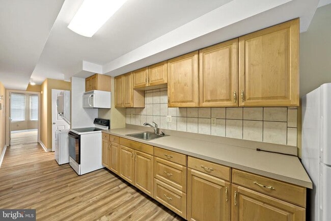 Building Photo - 2537 S Broad St