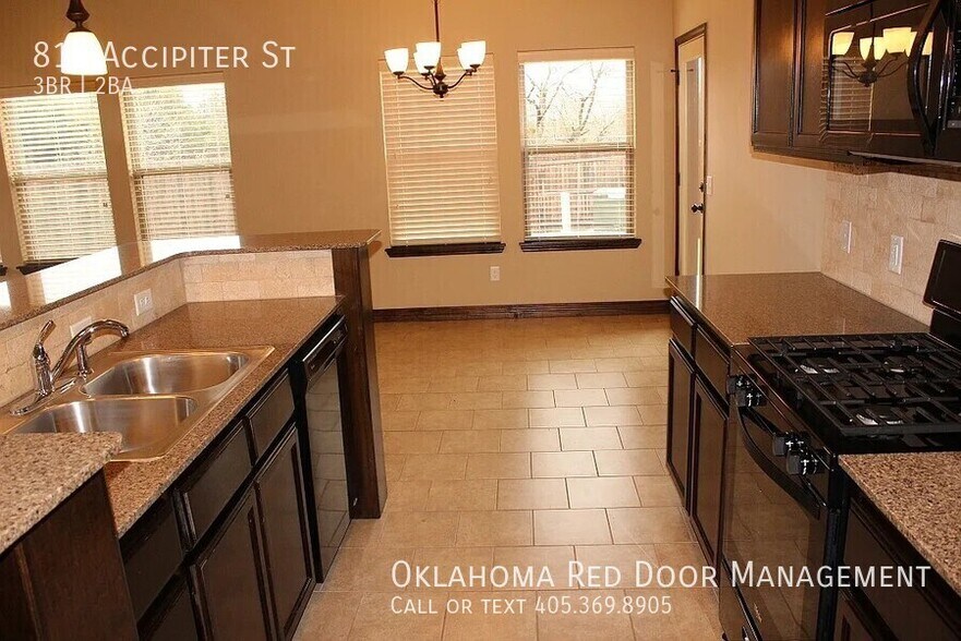 Building Photo - 816 Accipiter St
