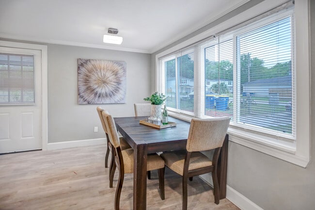 Building Photo - 237 N Bowlan St