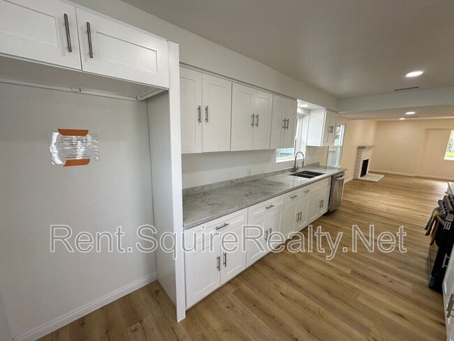 Building Photo - 747 E Benbow St