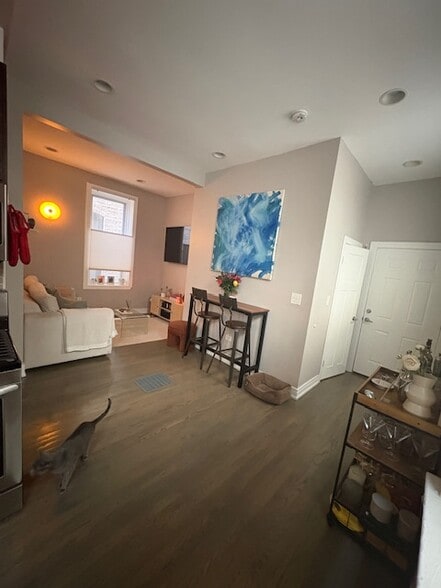 Living room - 2336 N Southport Ave