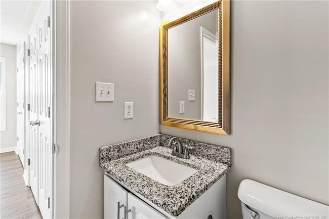 Building Photo - 106 Hawthorn Dr