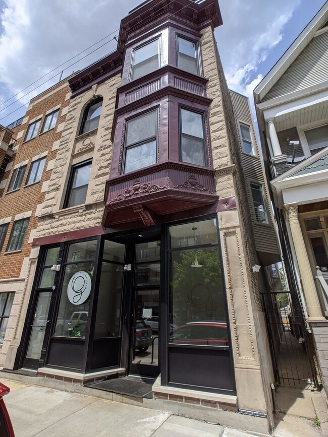 Building Photo - 2120 W Belmont Ave