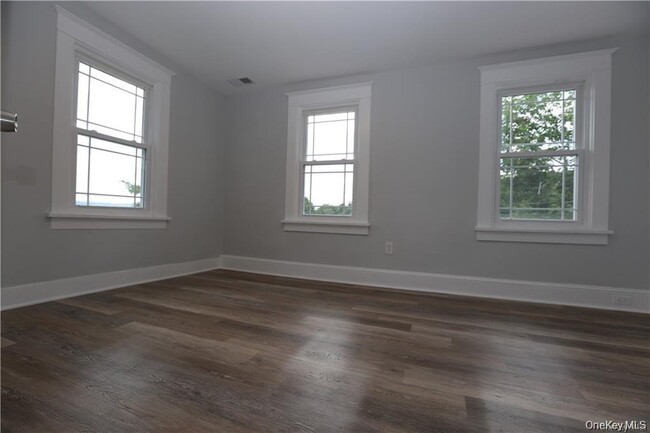 Building Photo - 6 Catherine St