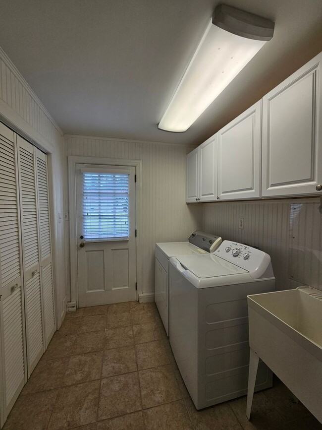 Building Photo - WITCH DUCK POINT