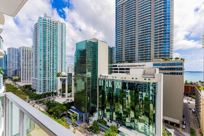 Building Photo - 1060 Brickell Ave