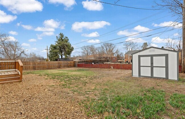 Building Photo - 1436 S Yates St