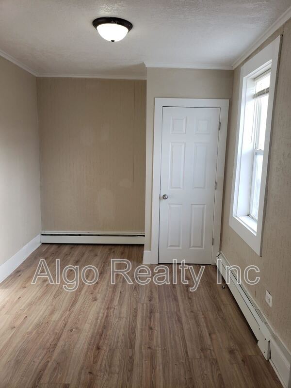 Building Photo - 1012 7th St E