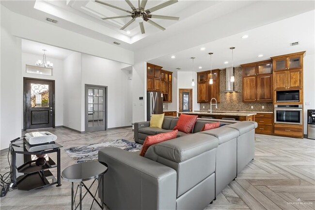 Building Photo - 19 W Red River Ave