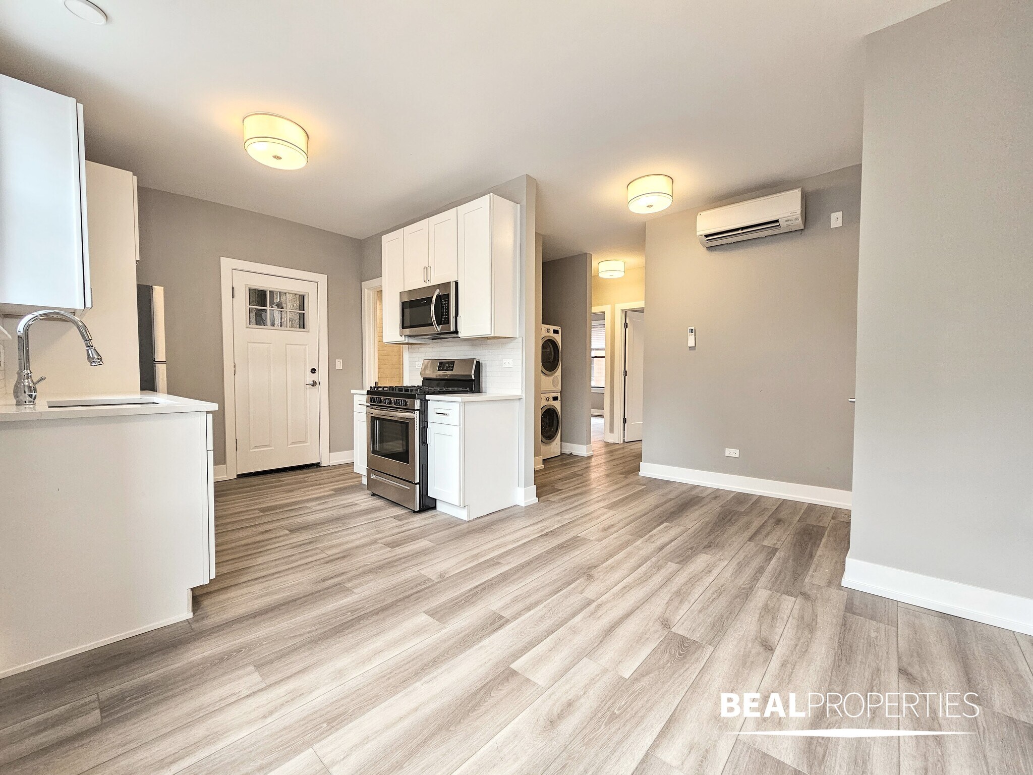 Building Photo - 3935 N Janssen Ave