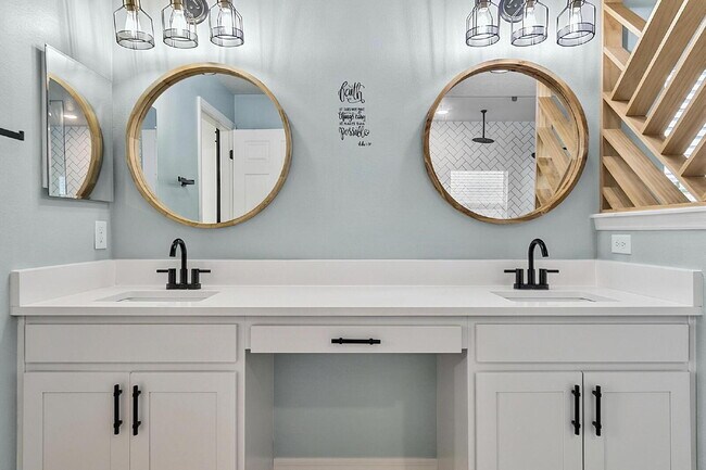 Building Photo - Modern 4-Bedroom, 3-Bath Home with Private In-Law Suite – Palm Coast, FL