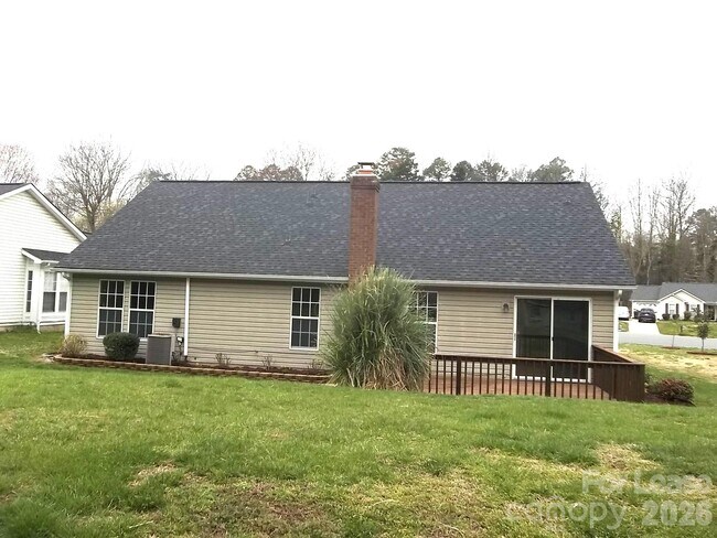 Building Photo - 115 W Bank Dr