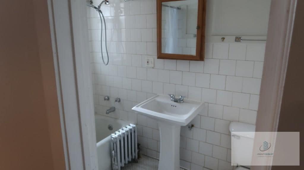 Building Photo - 4915 W Belle Plaine Ave