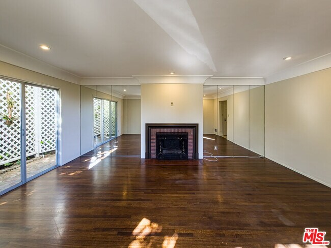 Building Photo - 8967 St Ives Dr