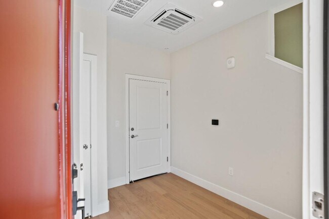 Building Photo - 587 Redberry Wy